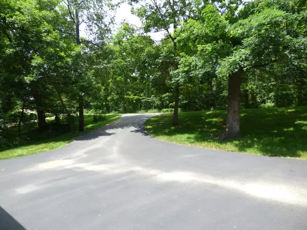 Apple River, IL 61001,7A32 Broken Lance LN