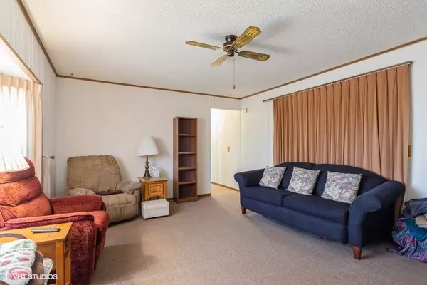 Crystal Lake, IL 60014,634 Hillcrest LN