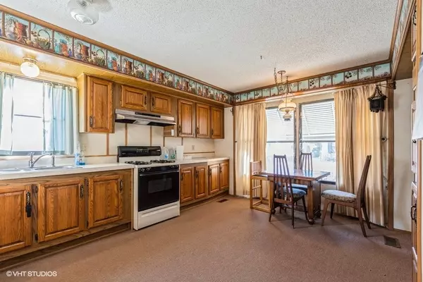 Crystal Lake, IL 60014,634 Hillcrest LN