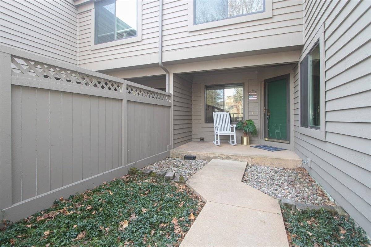 Lake Barrington, IL 60010,638 Golf LN