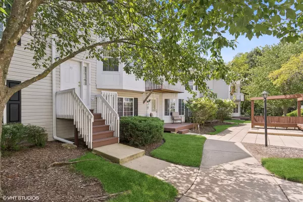 Round Lake, IL 60073,33 S Treehouse LN