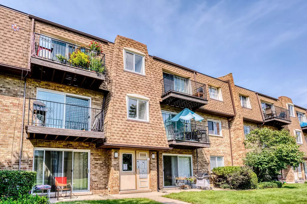 Des Plaines, IL 60016,9436 Bay Colony DR #2W