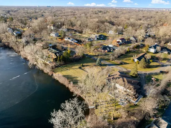 Riverwoods, IL 60015,2141 Woodland LN