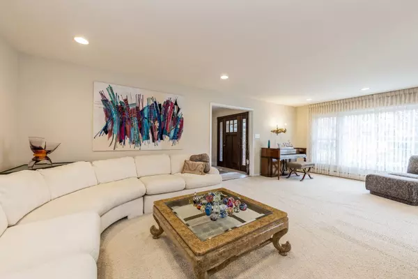 Deerfield, IL 60015,1440 Wincanton DR