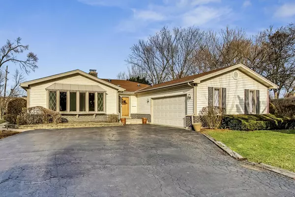 1532 W Vine ST, Arlington Heights, IL 60005