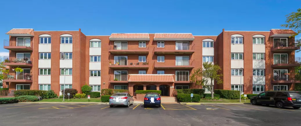 Highland Park, IL 60035,2066 Saint Johns AVE #206