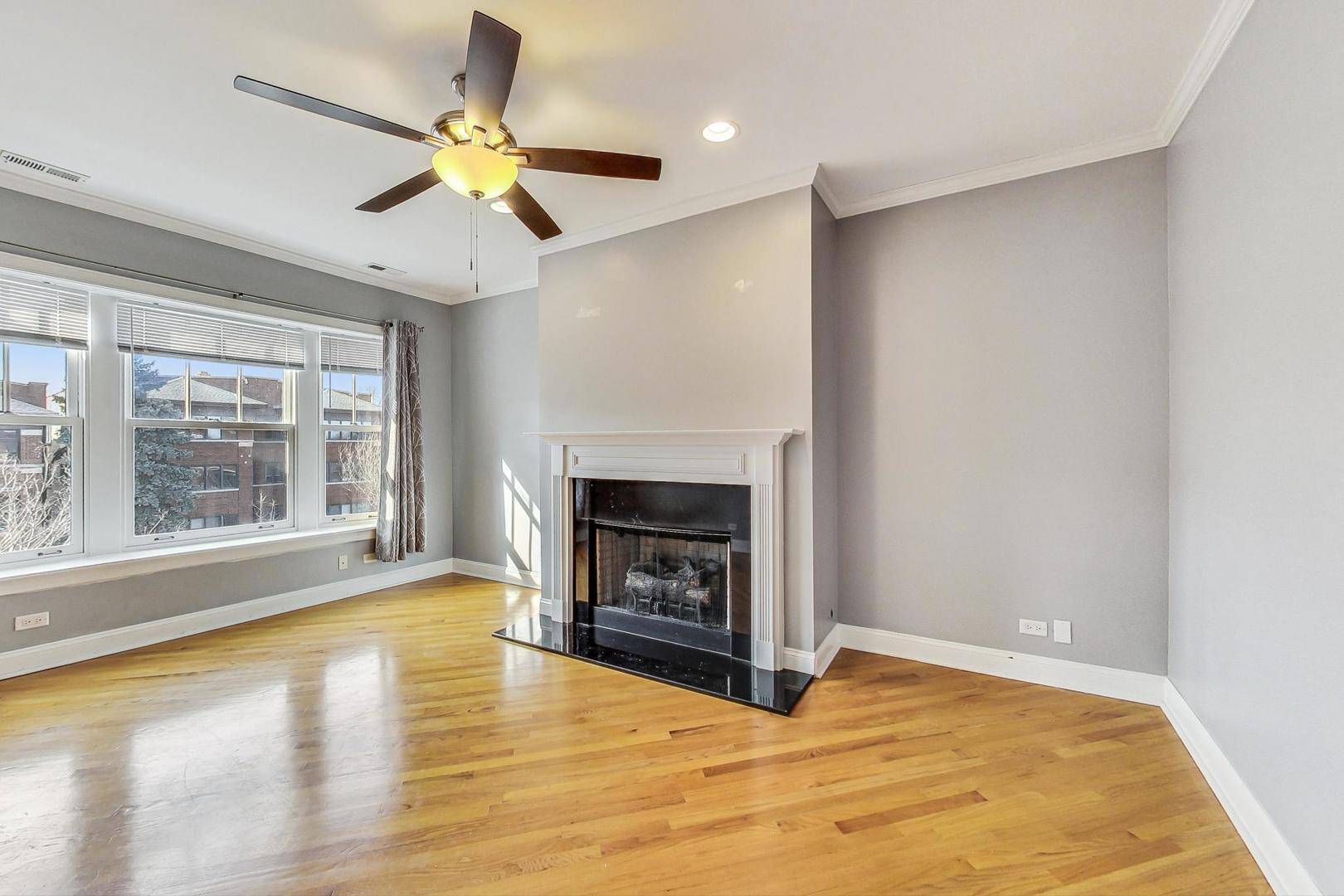 Evanston, IL 60202,843 Ridge AVE #3