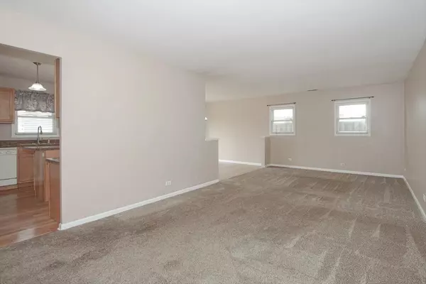 Streamwood, IL 60107,713 E Streamwood BLVD