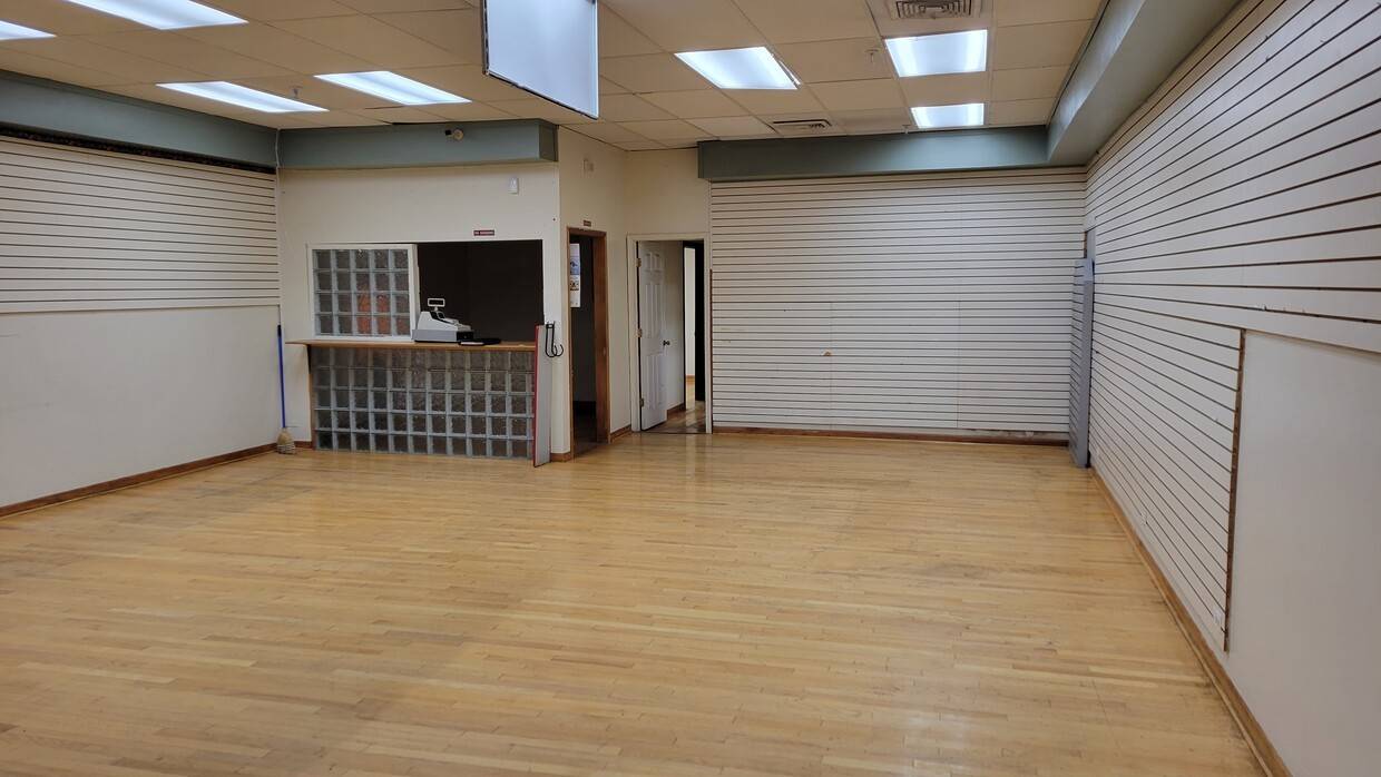 Chicago, IL 60641,4821 W Irving Park RD