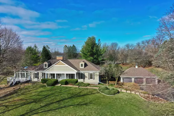 Barrington Hills, IL 60010,374 Ridge RD