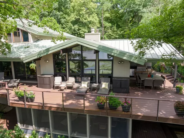 444 Signal Hill RD, North Barrington, IL 60010