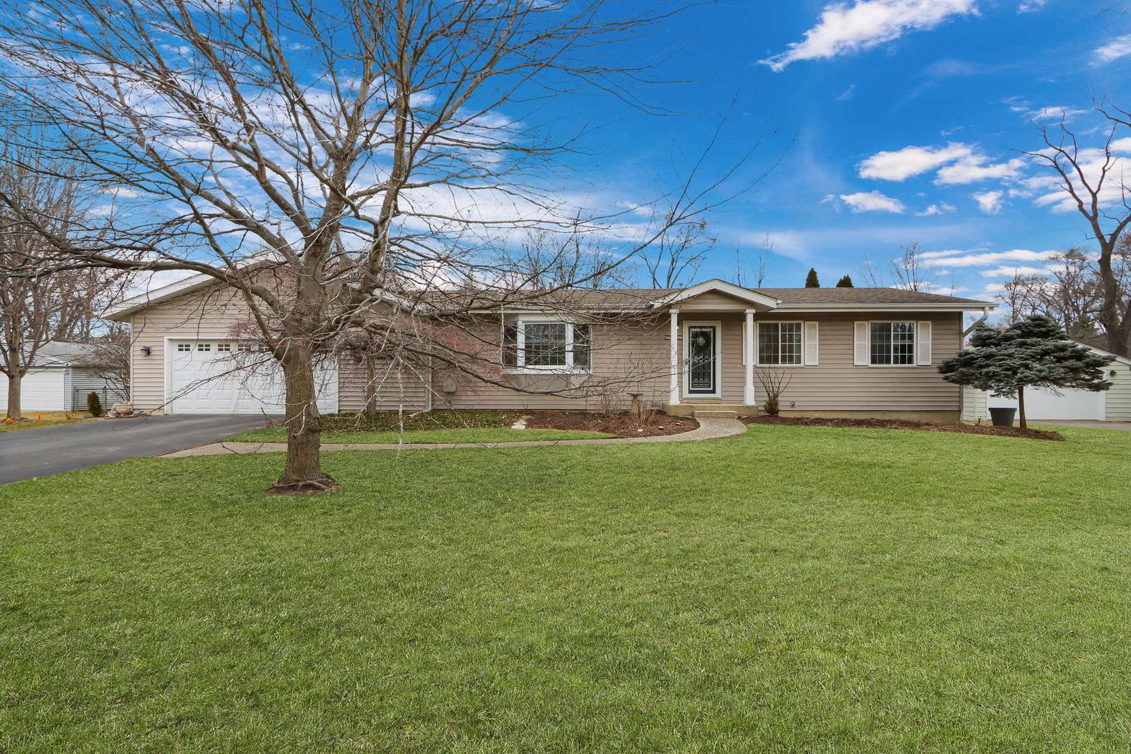 15632 Birchwood LN, Libertyville, IL 60048