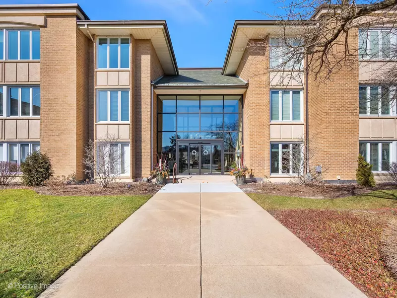1 Oak Brook Club DR #A212, Oak Brook, IL 60523