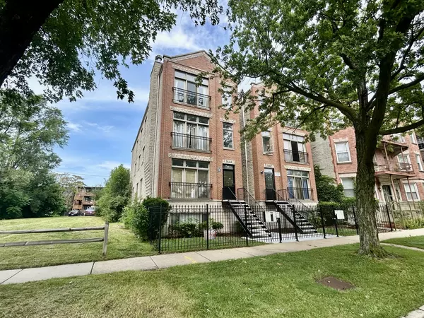 Chicago, IL 60637,5644 S Prairie AVE