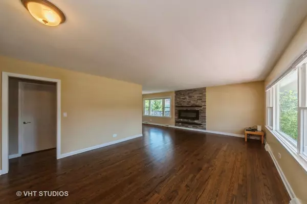 Deerfield, IL 60015,1314 Greenwood AVE
