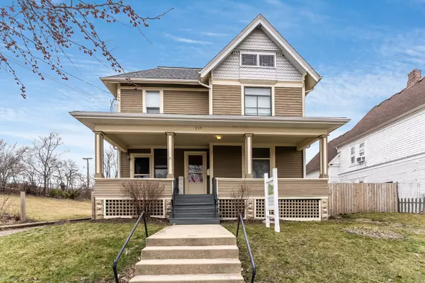 229 W Downer PL, Aurora, IL 60506