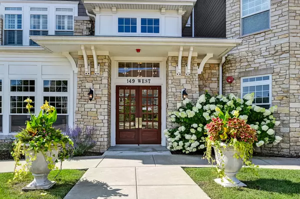 Hinsdale, IL 60521,149 W Kennedy LN #302