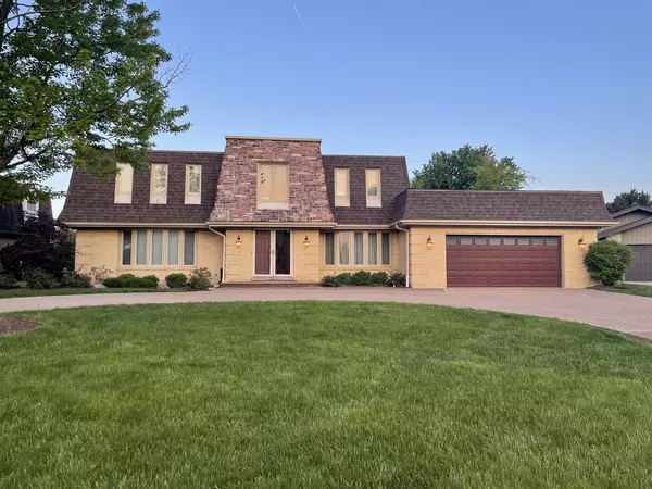 2S580 Avenue Chateaux E, Oak Brook, IL 60523