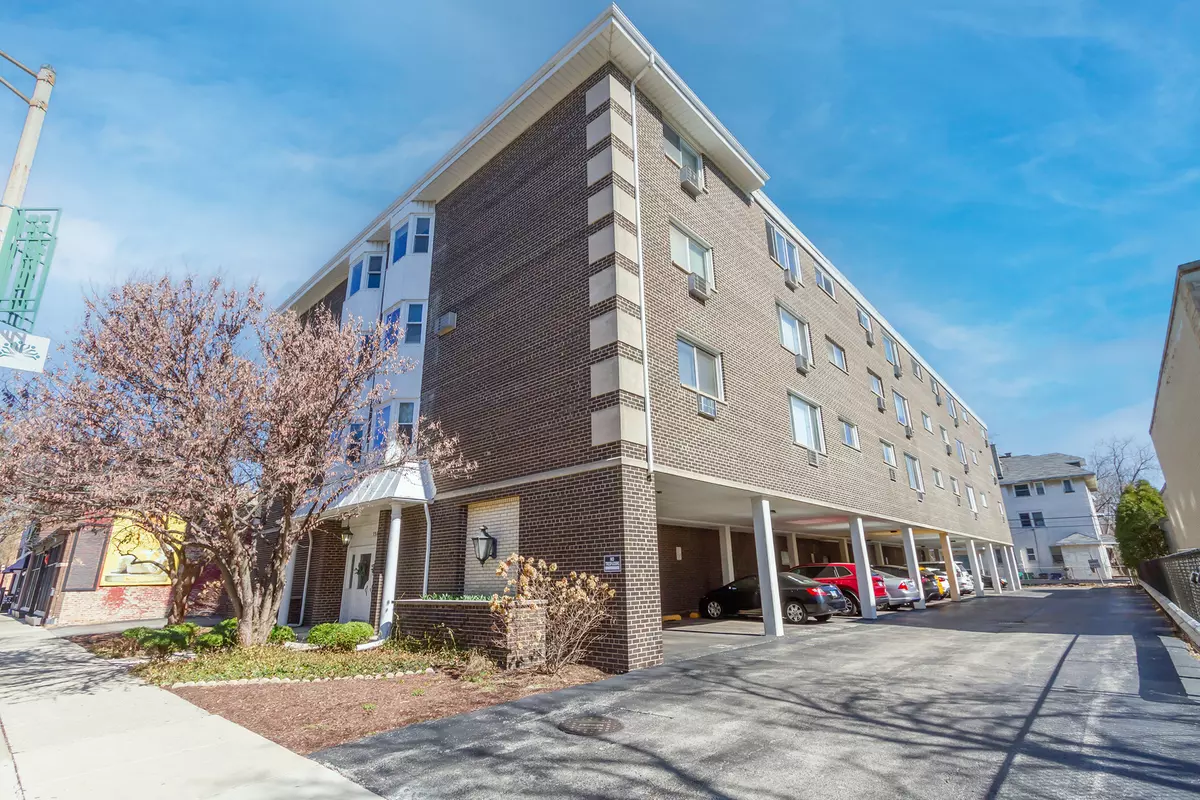 Oak Park, IL 60302,150 S Oak Park AVE #403