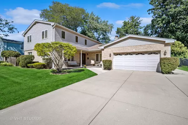 20 Colony LN, Deerfield, IL 60015