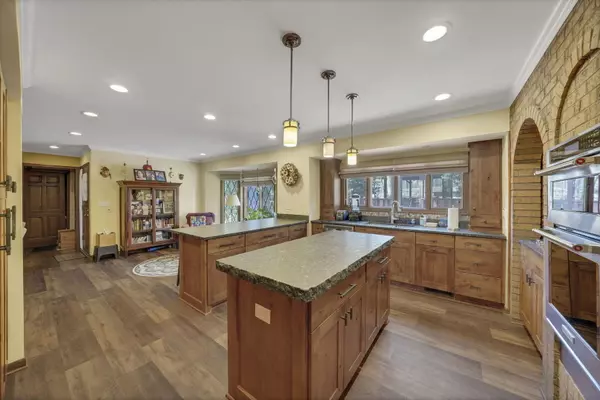 Bloomingdale, IL 60108,192 Woodcrest CT