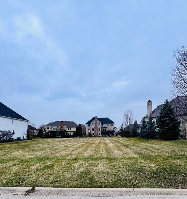 39W558 Walt Whitman RD, St. Charles, IL 60175