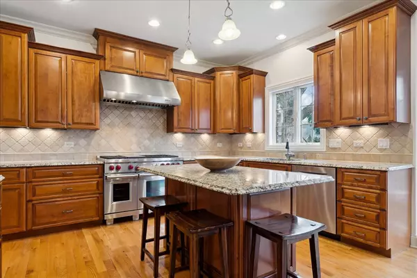 Deerfield, IL 60015,1162 Elmwood AVE