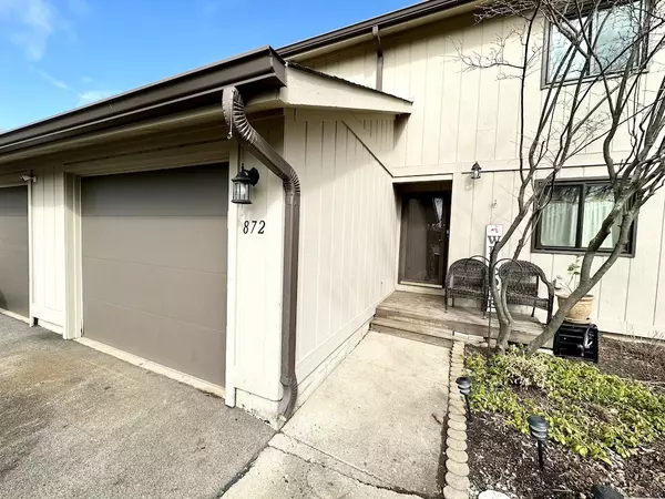 872 Stratford CT, Grayslake, IL 60030