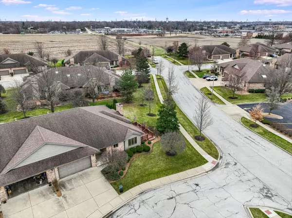 Frankfort, IL 60423,20723 HUNT CLUB DR #20723