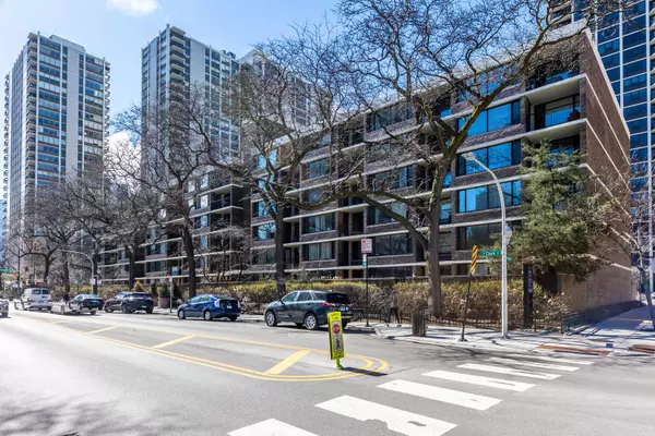 1555 N Sandburg TER #102K, Chicago, IL 60610