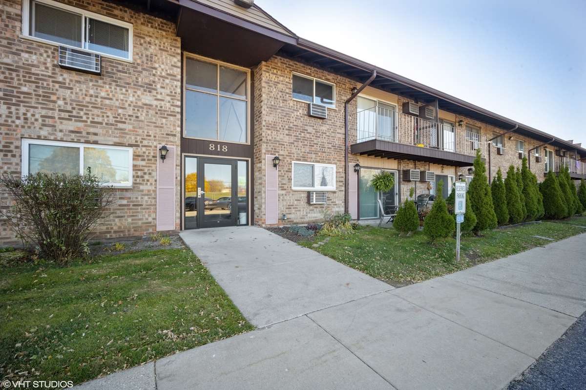 Prospect Heights, IL 60070,818 E Old Willow RD #205