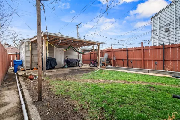 Chicago, IL 60651,4909 W Potomac AVE