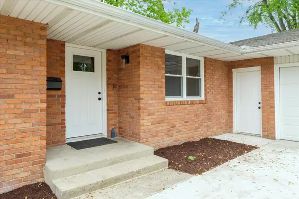 Urbana, IL 61801,704 E Burkwood DR