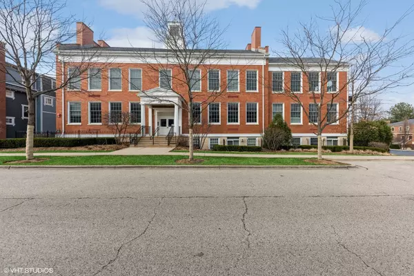 154 School ST #6, Libertyville, IL 60048
