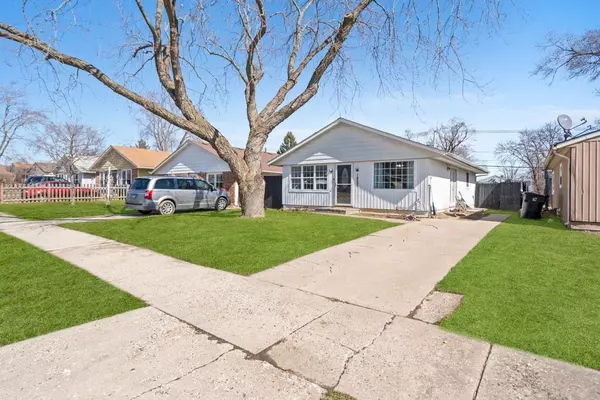 Zion, IL 60099,1827 Joanna AVE