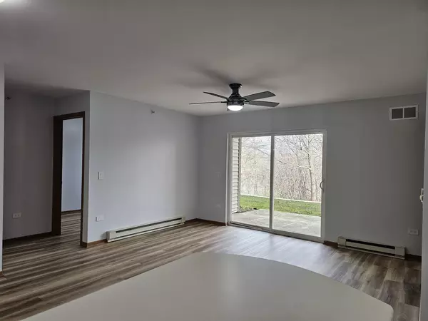 Round Lake Beach, IL 60073,1574 W Crystal Rock CT #1-B