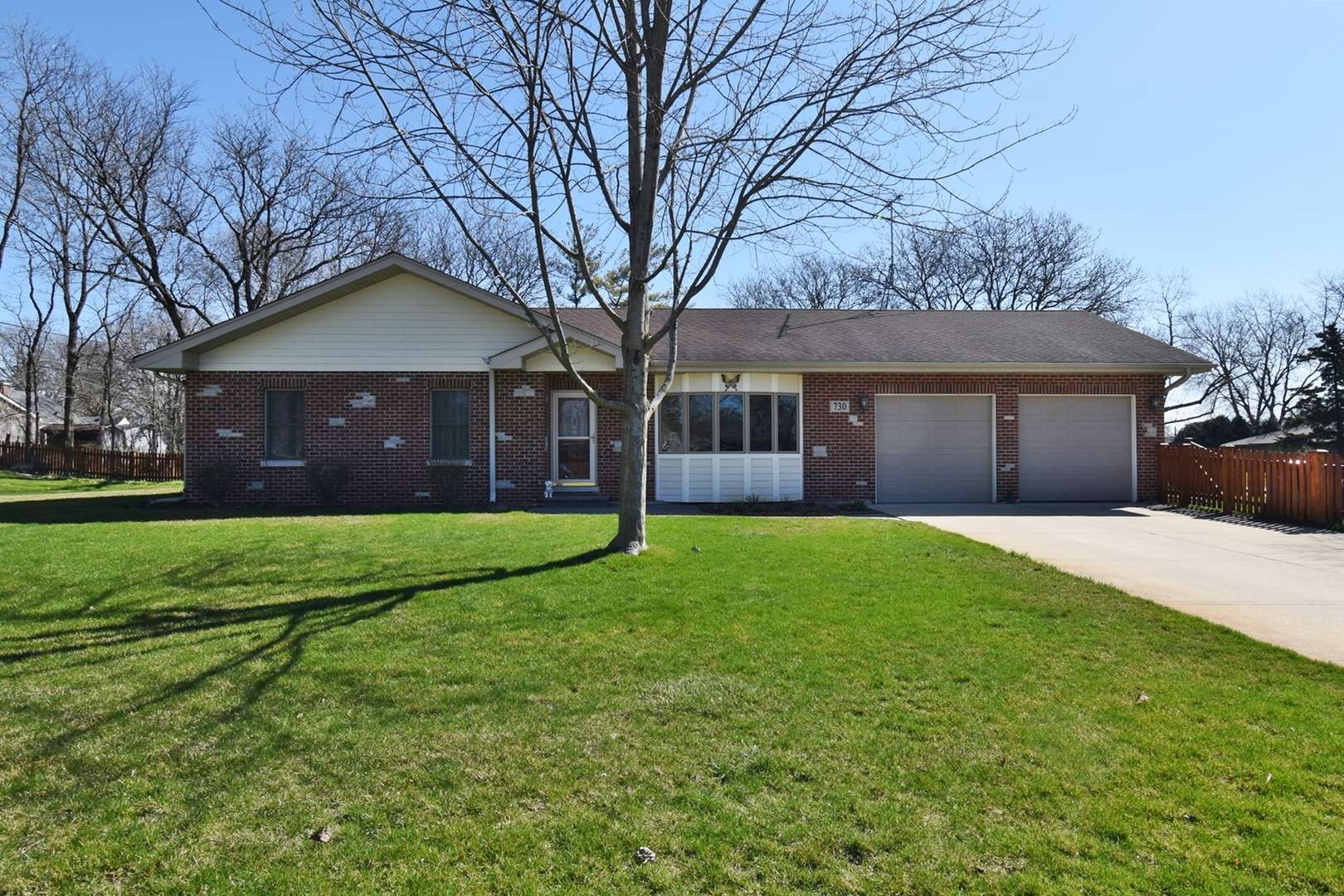 730 S Gladstone AVE, Aurora, IL 60506