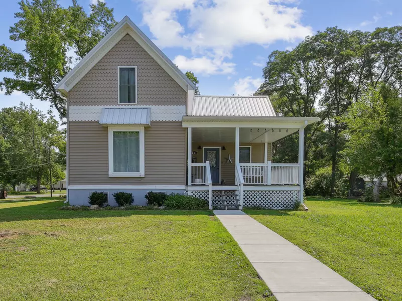 664 N Macon ST, Bement, IL 61813