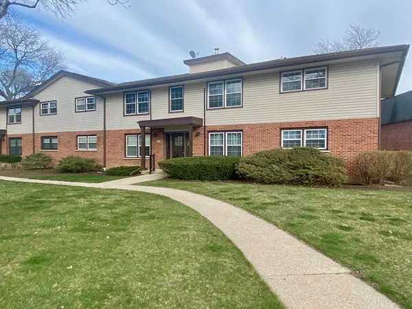 226 Washington SQ #B,  Elk Grove Village,  IL 60007