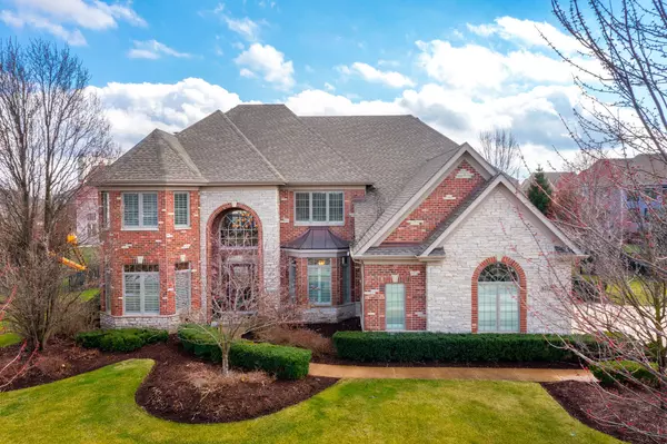 4512 Chinaberry LN, Naperville, IL 60564