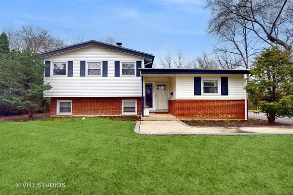 526 Princeton LN, Deerfield, IL 60015
