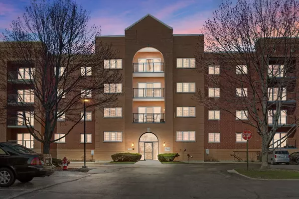 55 S Hale ST #107, Palatine, IL 60067