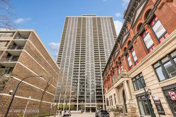 1560 N Sandburg TER #4315J, Chicago, IL 60610