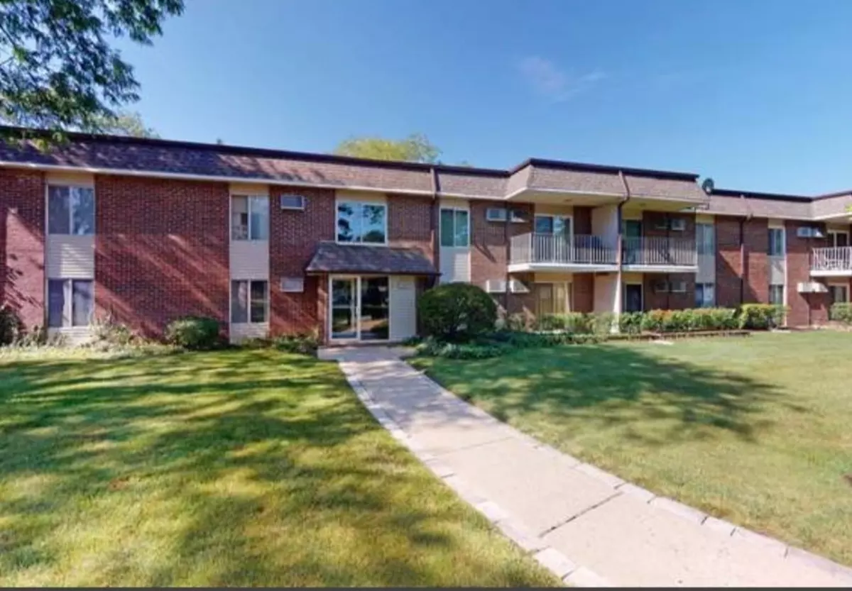 Buffalo Grove, IL 60089,1087 Miller LN #101