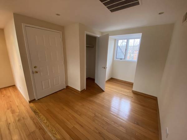 Willowbrook, IL 60527,215 Windsor LN #C