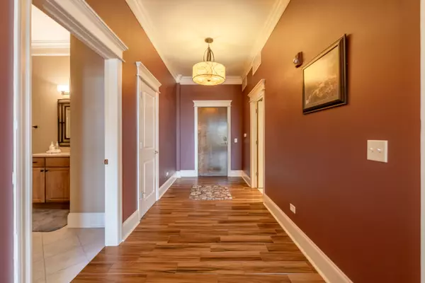 Downers Grove, IL 60515,4929 FOREST AVE #4E