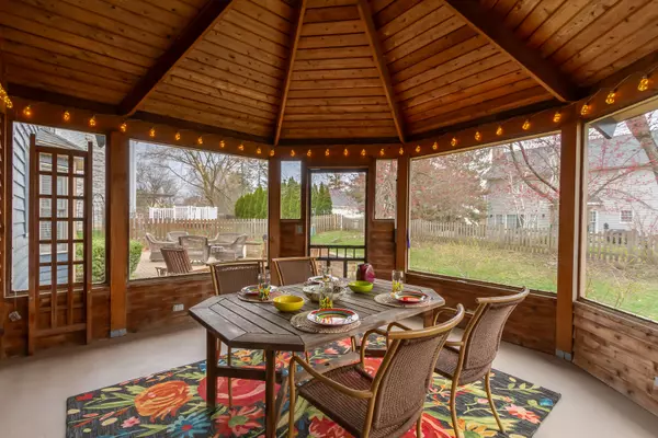 367 N Westminster DR Palatine, IL 60067