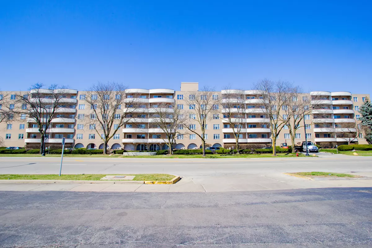 Lincolnwood, IL 60712,6400 N Cicero AVE #317