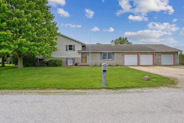 104 W 4th ST, Broadlands, IL 61816