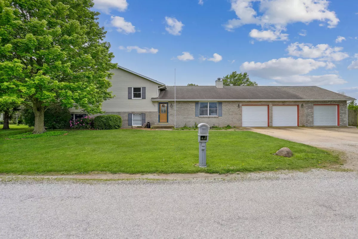 Broadlands, IL 61816,104 W 4th ST